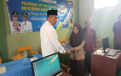 Pelatihan TIK dari BLK Jambi Kepada Santriwan Santriwati Pondok Pesantren Darul Muttaqien